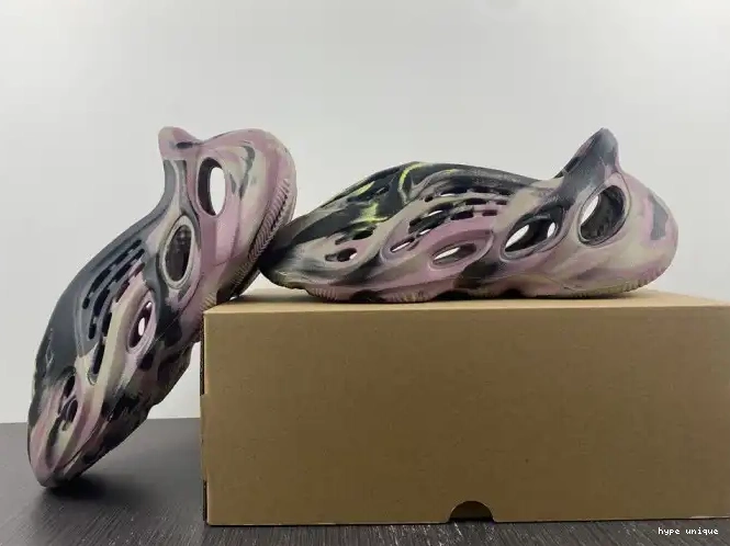 hype Foam MX Yeezy RNR Carbon Adidas IG9562 0620